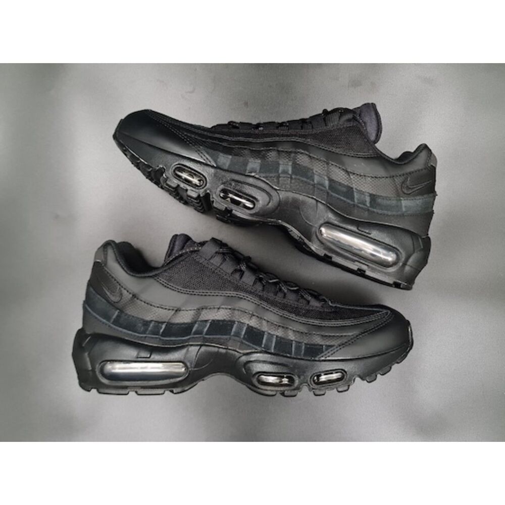 Nike Air Max 95 Essential Triple Black. Size 7.5  - CI3705-001